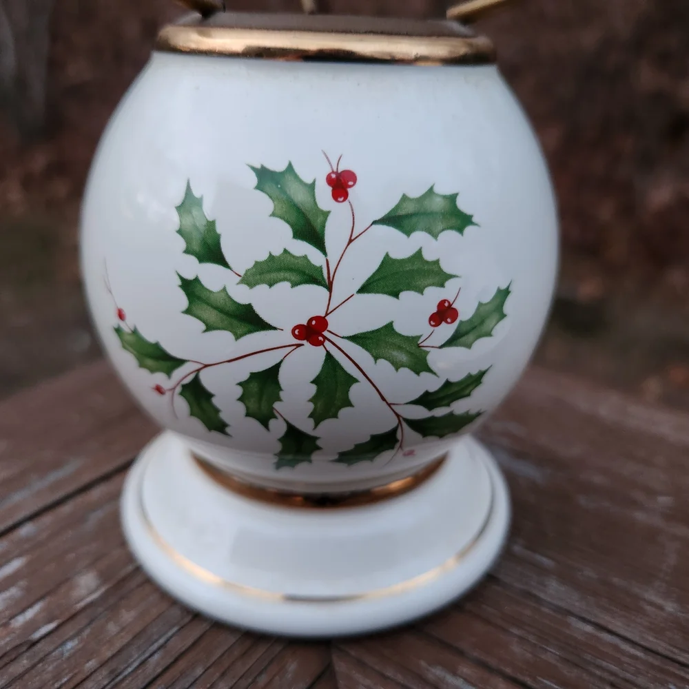 Lenox Holiday Candle Lamp W/ Holly & Berry Design 24K Gold Trim IN ORIGINAL BOX